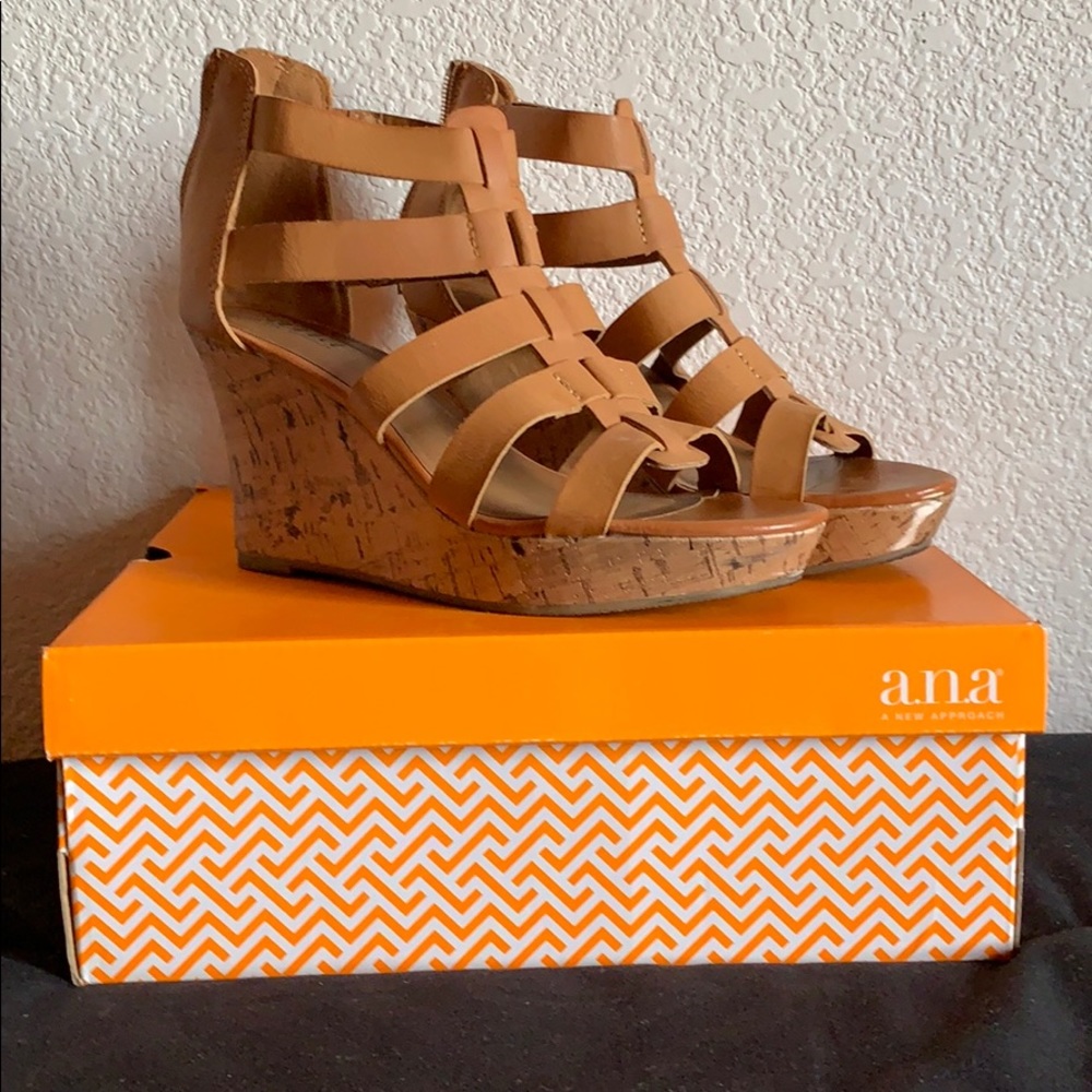 Ana Massey Tan 7.5 Medium